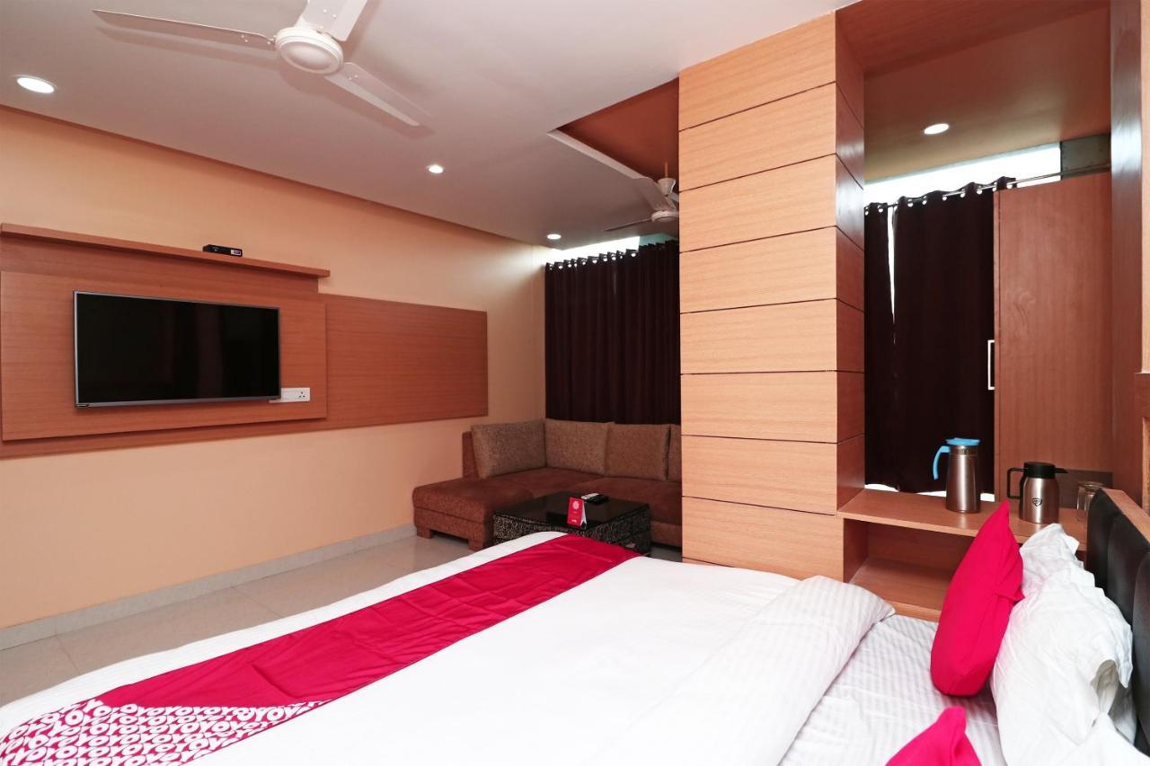 Capital O Hotel Sapphire Inn Горакхпур Экстерьер фото